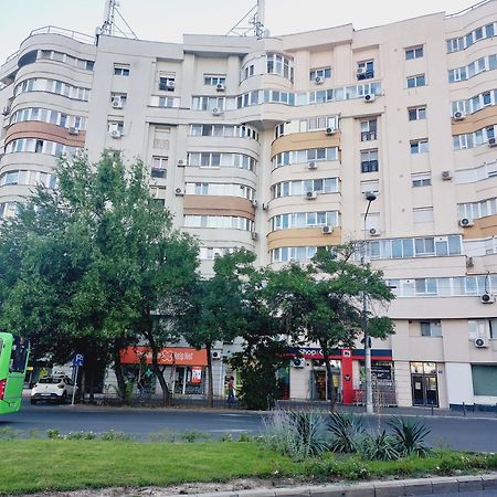 Cozy Apartment In The Center Of Bucharest Exterior photo